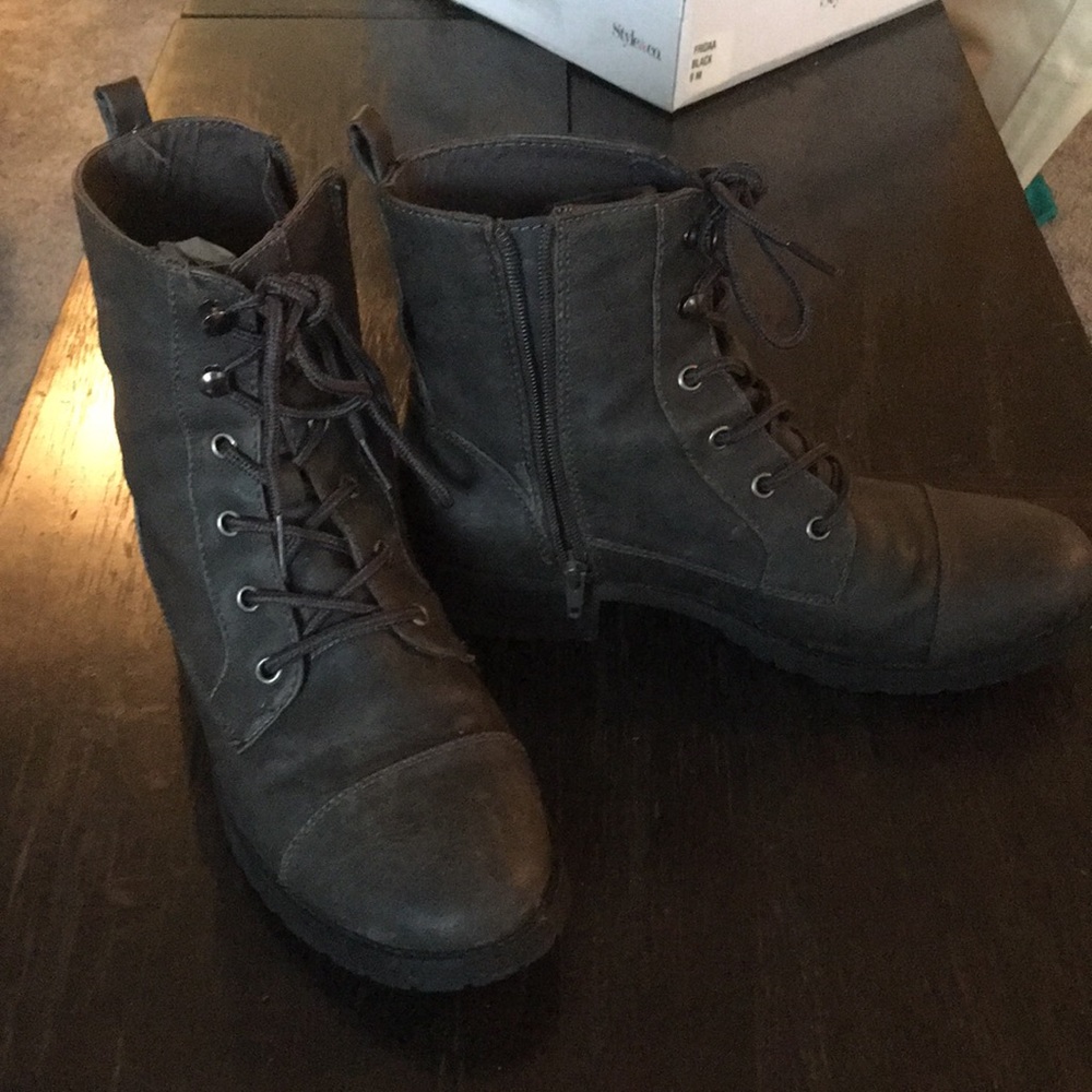 Gray combat boots - zip-up